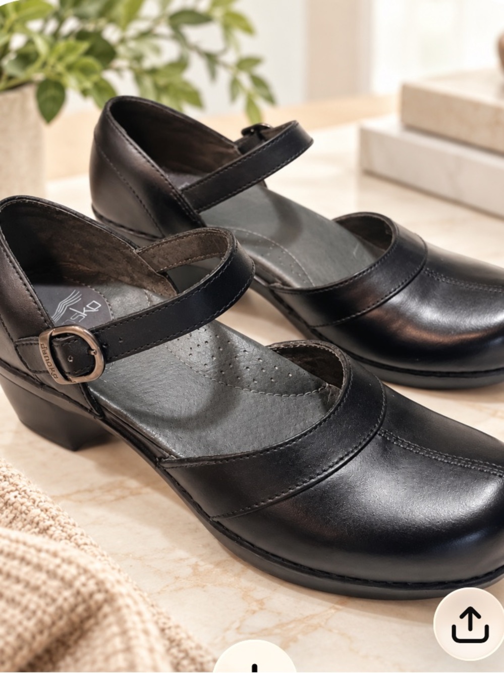 Dansko Fawna Black Leather Mary Jane comfort shoe 8.5